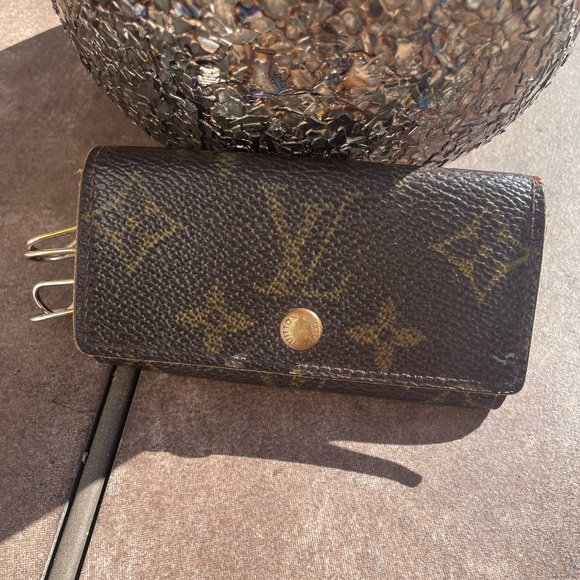 Louis Vuitton Key Holder - Picture 1 of 9